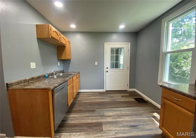 Photo 2 of Single family home for sale at 1024 La Salle St, Belleville, IL 62221 | MLS# MIS26044509 | Listing updated on 2026-08-04