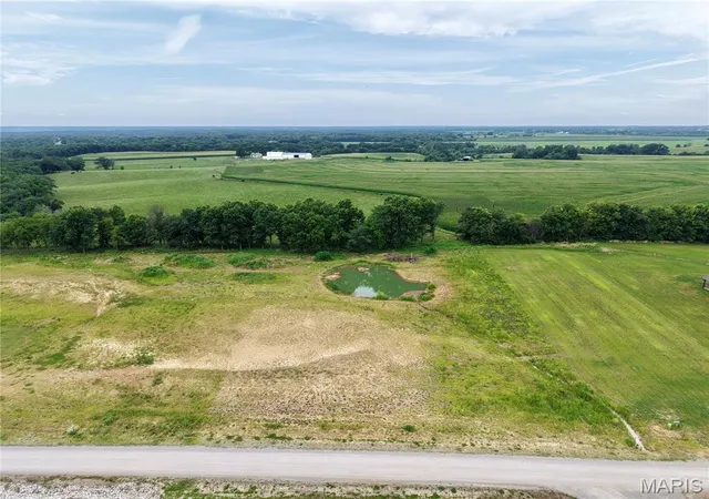 4th image of 7 Lone Cedar, New London, MO 63459 | MLS# MIS26044525