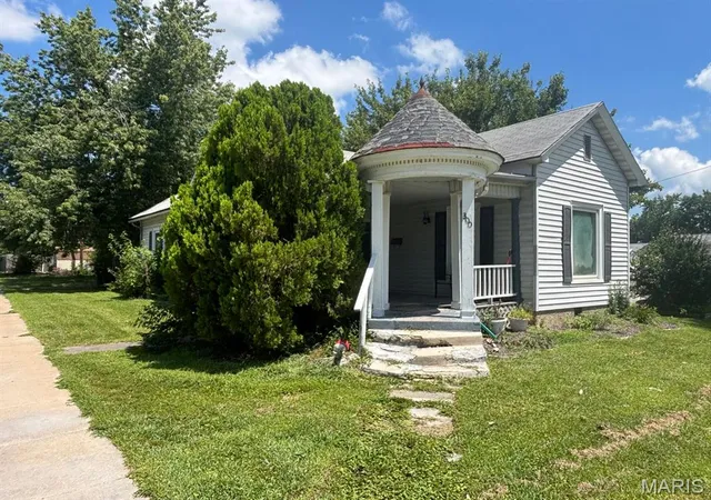 Homes for sale in Monroe City, MO | 300 1st St, Monroe City, MO 63456 | MLS# MIS26044526