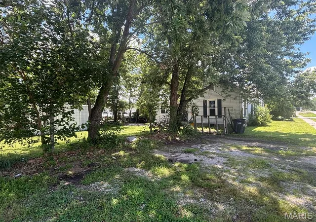 Homes for sale in Monroe City, MO | 300 1St St, Monroe City, MO 63456 | MLS# MIS26044526
