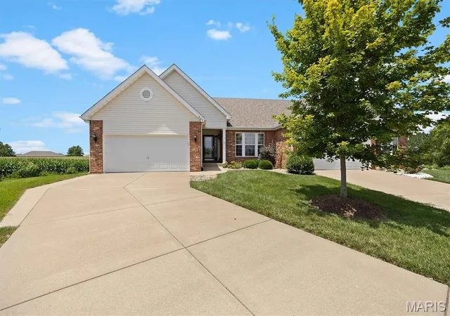 Photo 1 of Single family home for sale at 601 Ember Crest Dr, Fairview Heights, IL 62208 | MLS# MIS26044538 | Listing updated on 2026-09-02