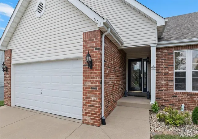 Photo 2 of Single family home for sale at 601 Ember Crest Dr, Fairview Heights, IL 62208 | MLS# MIS26044538 | Listing updated on 2026-09-02