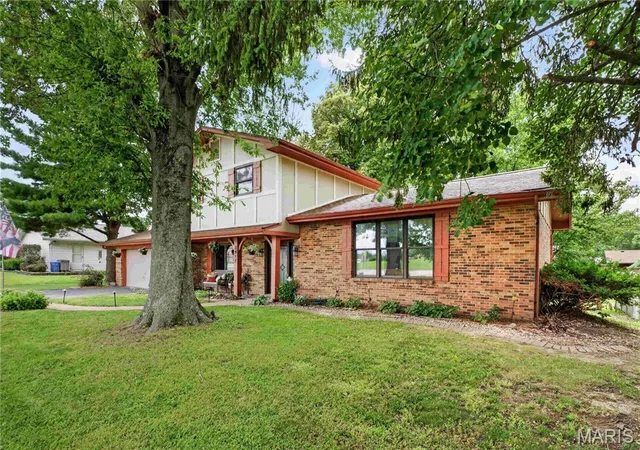 3rd image of 3415 Frank Scott Pkwy, Belleville, IL 62223 | MLS# MIS26044548