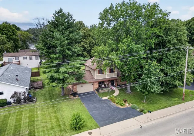 35th image of 3415 Frank Scott Pkwy, Belleville, IL 62223 | MLS# MIS26044548