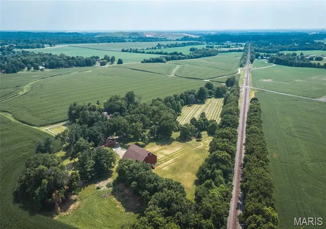 Homes for sale in Edwardsville, IL | 5214 Smith Dr, Edwardsville, IL 62025 | MLS# MIS26044559