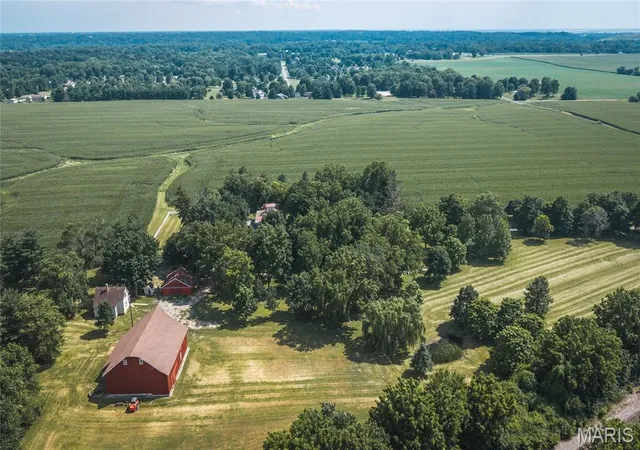 Homes for sale in Edwardsville, IL | 5214 Smith Dr, Edwardsville, IL 62025 | MLS# MIS26044559