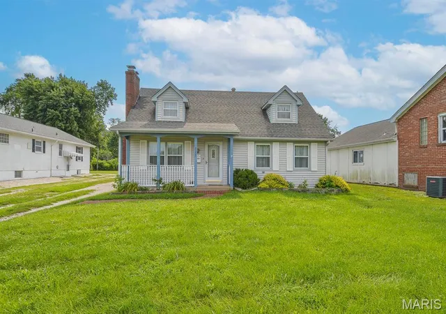 Homes for sale in Belleville, IL | 2552 Frank Scott Pkwy W, Belleville, IL 62223 | MLS# MIS26044566