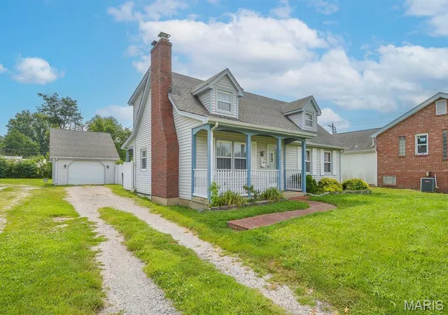 Homes for sale in Belleville, IL | 2552 Frank Scott Pkwy W, Belleville, IL 62223 | MLS# MIS26044566