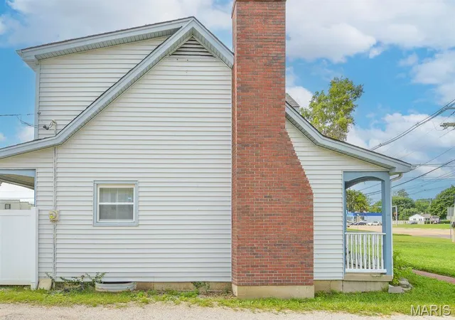 Homes for sale in Belleville, IL | 2552 Frank Scott Pkwy W, Belleville, IL 62223 | MLS# MIS26044566