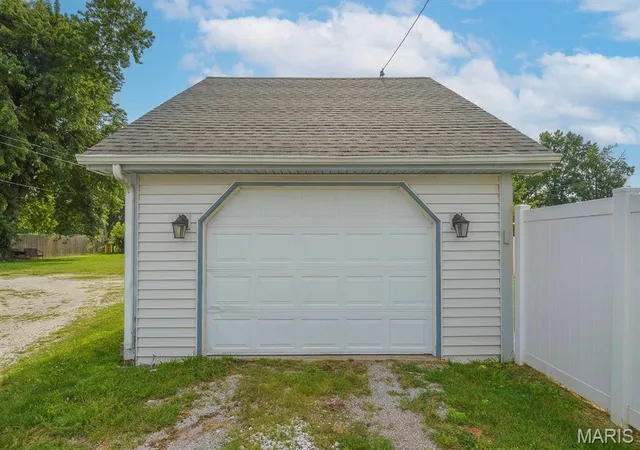 Homes for sale in Belleville, IL | 2552 Frank Scott Pkwy W, Belleville, IL 62223 | MLS# MIS26044566