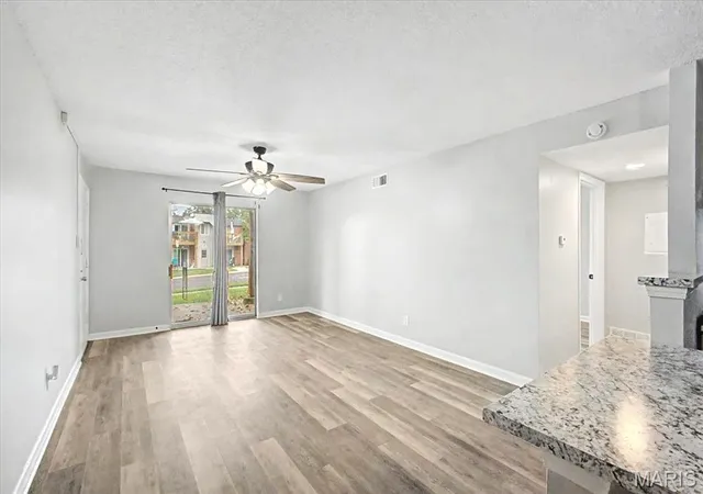 Listing Photo 5 - Condo for sale in building located at 5766 Westphalia Ln, St. Louis, MO 63129 - Unit #B