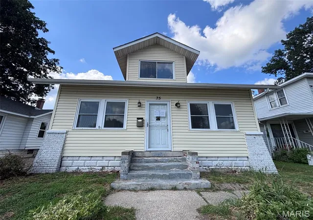 Homes for sale in Wood River, IL | 75 Eckhard Ave, Wood River, IL 62095 | MLS# MIS26044578