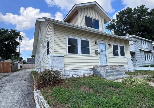 Homes for sale in Wood River, IL | 75 Eckhard Ave, Wood River, IL 62095 | MLS# MIS26044578