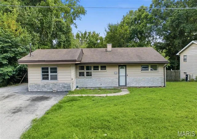 1st image of 620 Belvedere Dr, Belleville, IL 62223 | MLS# MIS26044579