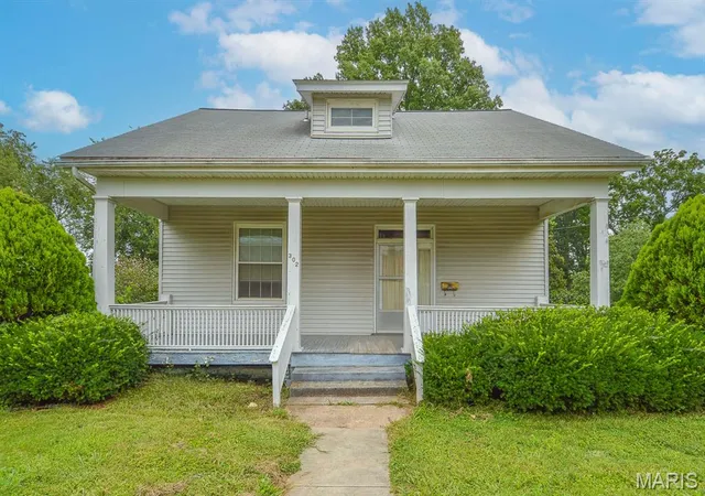 Homes for sale in Lebanon, IL | 302 N Alton St, Lebanon, IL 62254 | MLS# MIS26044582