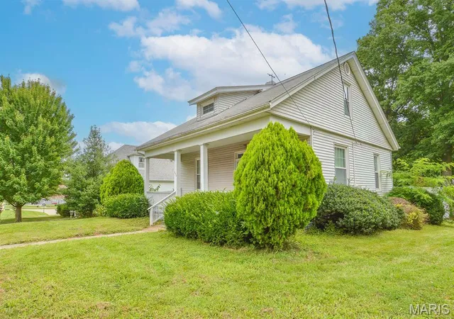 Homes for sale in Lebanon, IL | 302 N Alton St, Lebanon, IL 62254 | MLS# MIS26044582