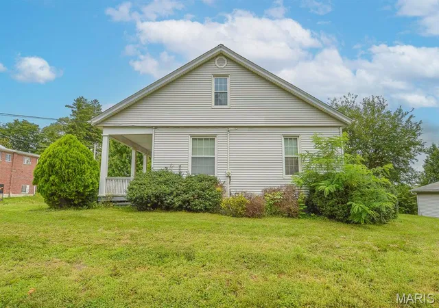 Homes for sale in Lebanon, IL | 302 N Alton St, Lebanon, IL 62254 | MLS# MIS26044582