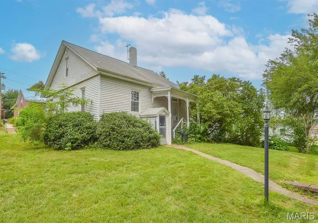 Homes for sale in Lebanon, IL | 302 N Alton St, Lebanon, IL 62254 | MLS# MIS26044582