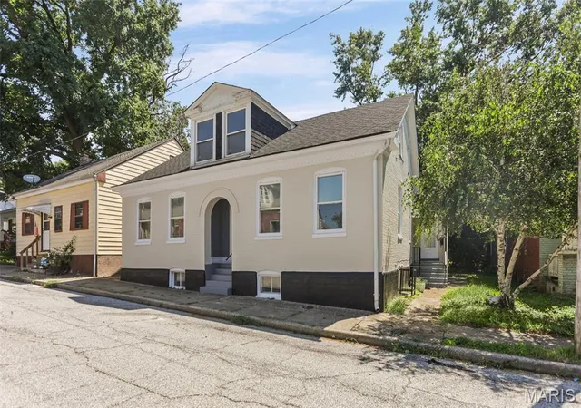 3rd image of 312 S Jackson St, Belleville, IL 62220 | MLS# MIS26044590