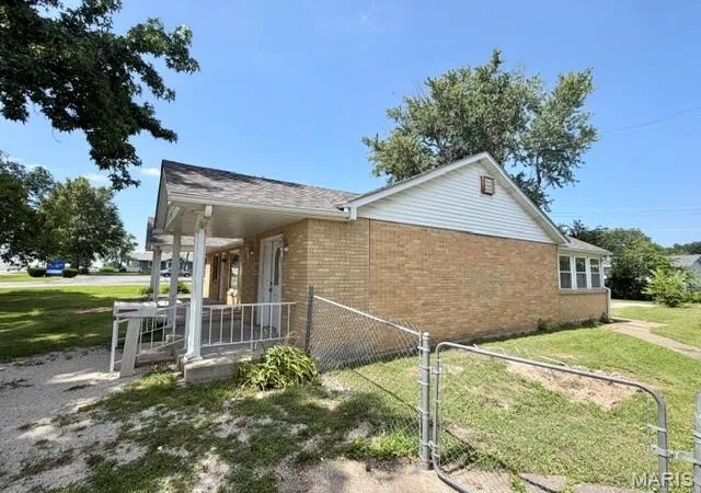 Photo 3 of Single family home for sale at 718 N Sturgeon St, Montgomery City, MO 63361 | MLS# MIS26044591 | Listing updated on 2026-08-28