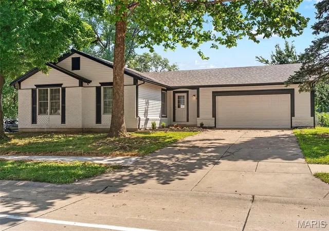 Single family home for sale at 231 Laurelwood Dr, Saint Peters, MO 63376 | MLS# MIS26044600