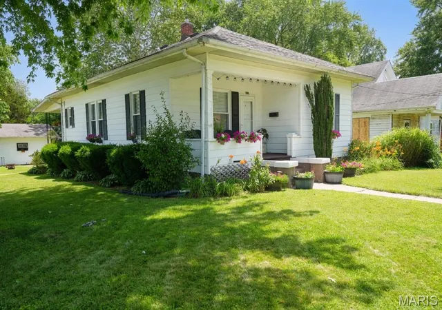 Homes for sale in Benld, IL | 610 N 4th St, Benld, IL 62009 | MLS# MIS26044602