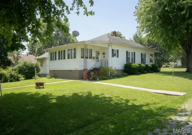 Homes for sale in Benld, IL | 610 N 4Th St, Benld, IL 62009 | MLS# MIS26044602