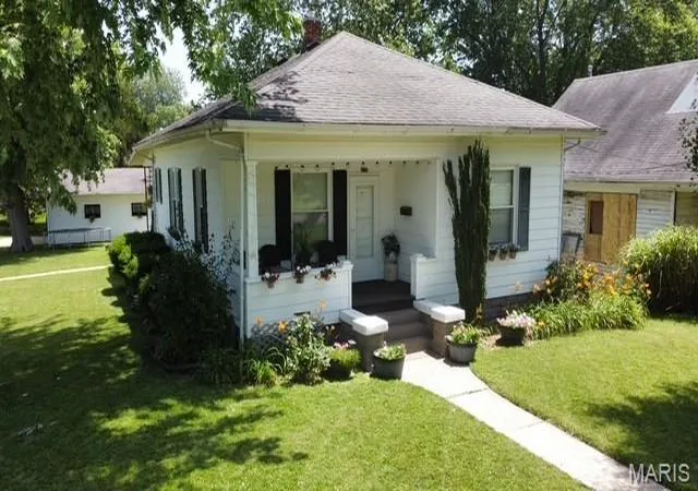 Homes for sale in Benld, IL | 610 N 4Th St, Benld, IL 62009 | MLS# MIS26044602