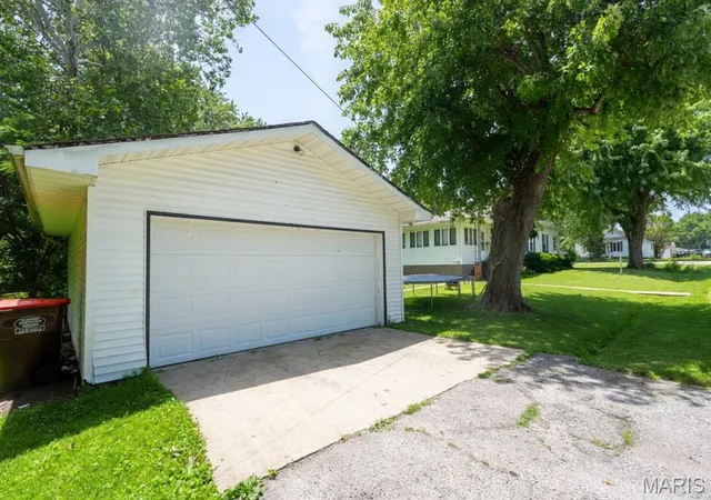 Homes for sale in Benld, IL | 610 N 4Th St, Benld, IL 62009 | MLS# MIS26044602