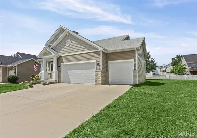 Photo 2 of Single family home for sale at 520 Longfellow Dr, O Fallon, IL 62269 | MLS# MIS26044605 | Listing updated on 2026-09-22