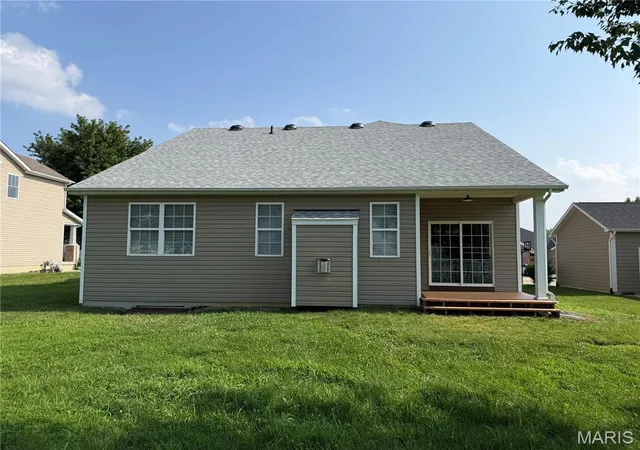 Photo 3 of Single family home for sale at 520 Longfellow Dr, O Fallon, IL 62269 | MLS# MIS26044605 | Listing updated on 2026-09-22