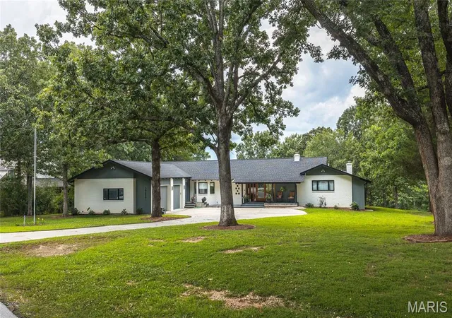 3rd image of 10659 Lakemont Dr, Rolla, MO 65401 | MLS# MIS26044611