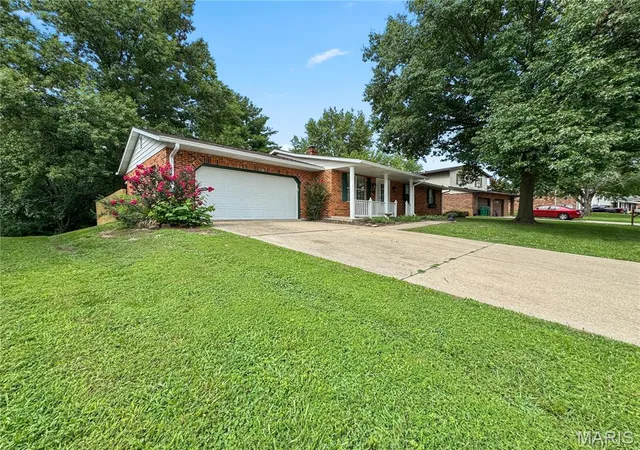 3rd image of 755 Klein Dr, Smithton, IL 62285 | MLS# MIS26044639