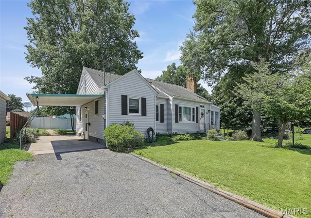 Photo 2 of Single family home for sale at 506 St Louis, Pinckneyville, IL 62274 | MLS# MIS26044640 | Listing updated on 2026-09-08