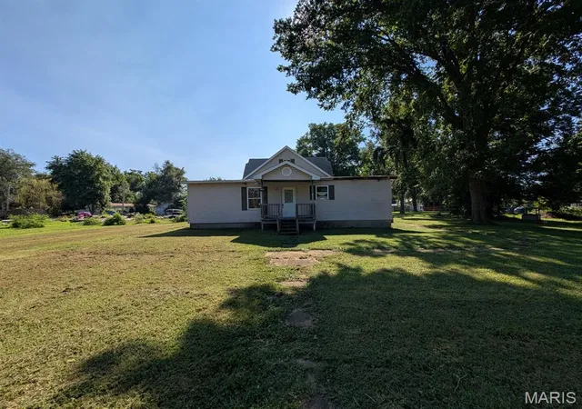 Photo 1 of Single family home for sale at 405 Academy St, Pocahontas, IL 62275 | MLS# MIS26044642 | Listing updated on 2026-08-20