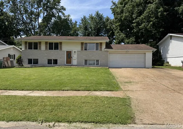 Photo 1 of Single family home for sale at 1860 Bobbinray Ave, Florissant, MO 63031 | MLS# MIS26044655 | Listing updated on 2026-10-02