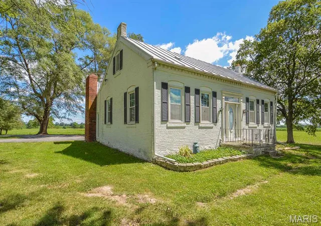 Photo 2 of Sale Pending at 4921 Kk Rd, Waterloo, IL 62298 | MLS# MIS26044660 | Listing updated on 2026-08-13