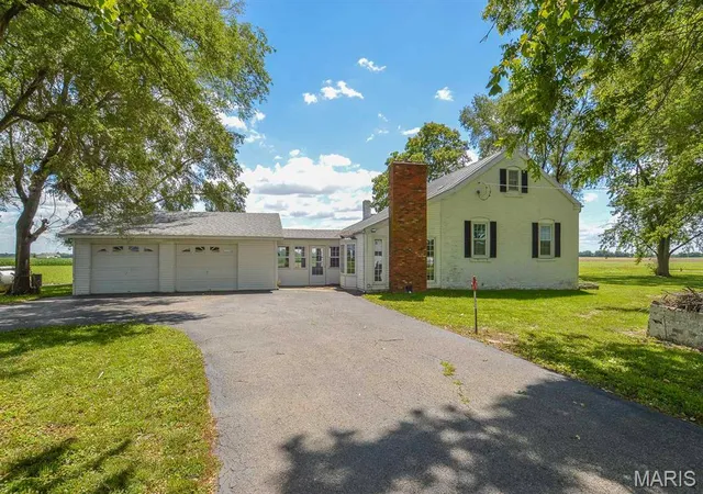 Photo 2 of Sale Pending at 4921 Kk Rd, Waterloo, IL 62298 | MLS# MIS26044660 | Listing updated on 2026-08-13