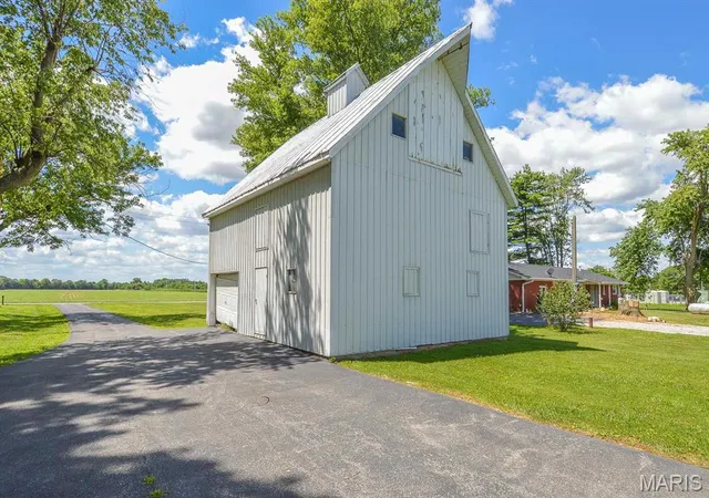 Photo 3 of Sale Pending at 4921 Kk Rd, Waterloo, IL 62298 | MLS# MIS26044660 | Listing updated on 2026-08-13