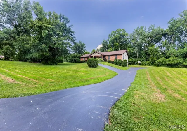 3rd image of 3641 Afshari Cir, Florissant, MO 63034 | MLS# MIS26044675