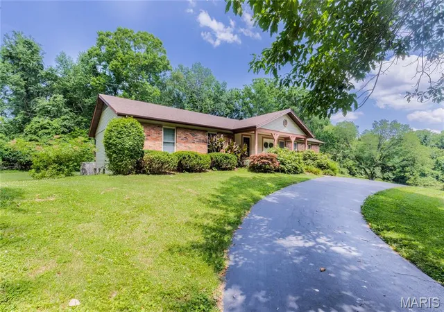 4th image of 3641 Afshari Cir, Florissant, MO 63034 | MLS# MIS26044675