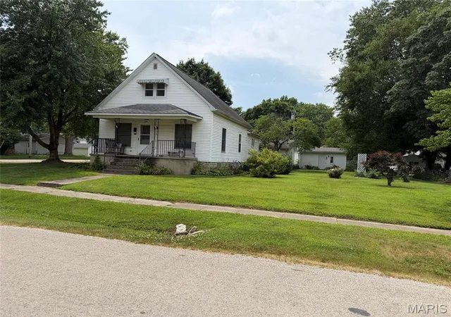 Homes for sale in Nokomis, IL | 526 Sanford Ave, Nokomis, IL 62075 | MLS# MIS26044686