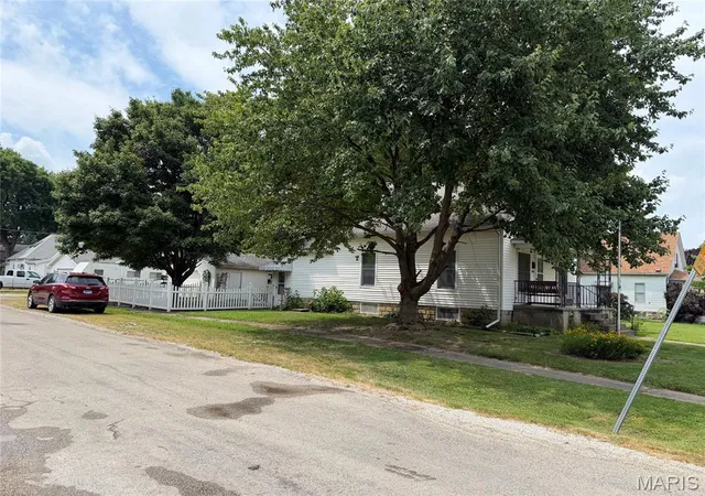 Homes for sale in Nokomis, IL | 526 Sanford Ave, Nokomis, IL 62075 | MLS# MIS26044686