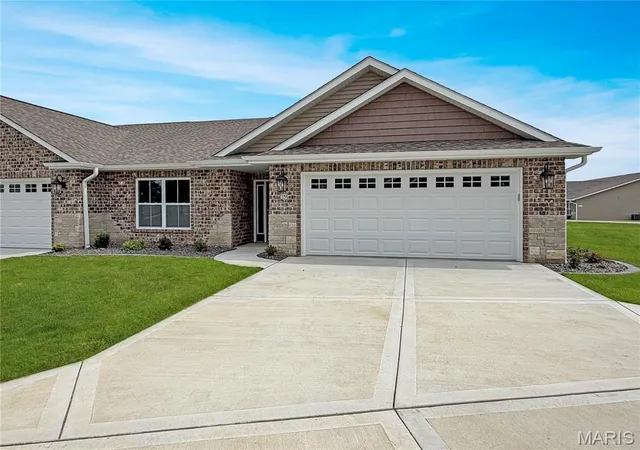 Homes for sale in Troy, IL | 19 Sonata Ln, Troy, IL 62294 | MLS# MIS26044688