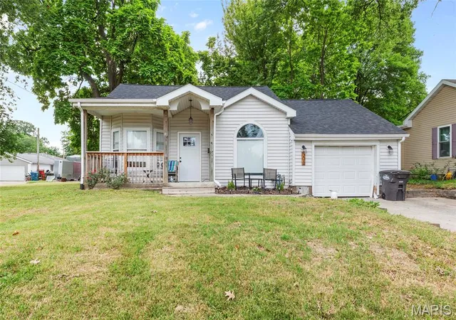 Photo 1 of Single family home for sale at 306 Staunton Rd, Troy, IL 62294 | MLS# MIS26044701 | Listing updated on 2026-09-16