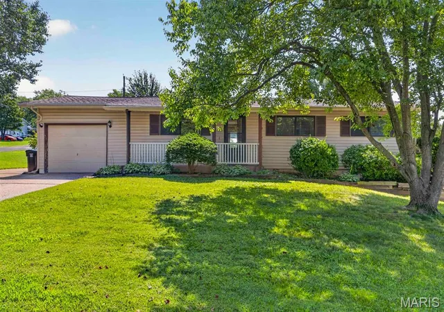 Photo 1 of Sale Pending at 4146 Garvey Dr, Saint Louis, MO 63129 | MLS# MIS26044705 | Listing updated on 2026-08-29