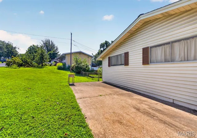 Photo 3 of Sale Pending at 4146 Garvey Dr, Saint Louis, MO 63129 | MLS# MIS26044705 | Listing updated on 2026-08-29