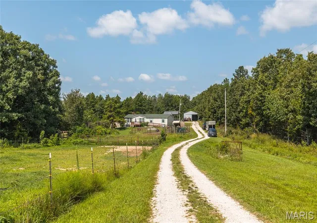 Photo 3 of Manufactured home for sale at 425 County Road 6400, Salem, MO 65560 | MLS# MIS26044715 | Listing updated on 2026-09-22