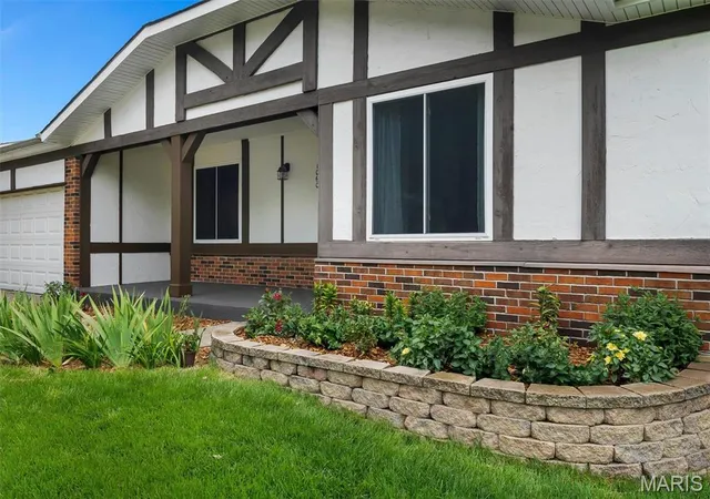 Photo 2 of Sale Pending at 1060 Timberwood Trails Dr, Florissant, MO 63031 | MLS# MIS26044720 | Listing updated on 2026-08-24