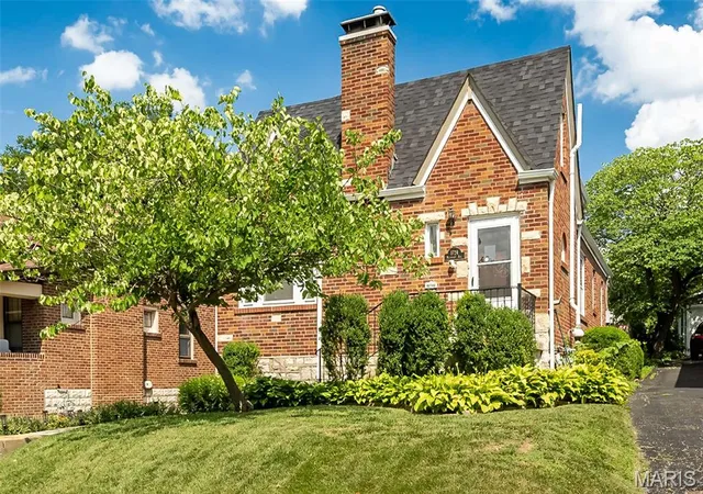 2nd image of 1724 Mccready Ave, Saint Louis, MO 63117 | MLS# MIS26044724
